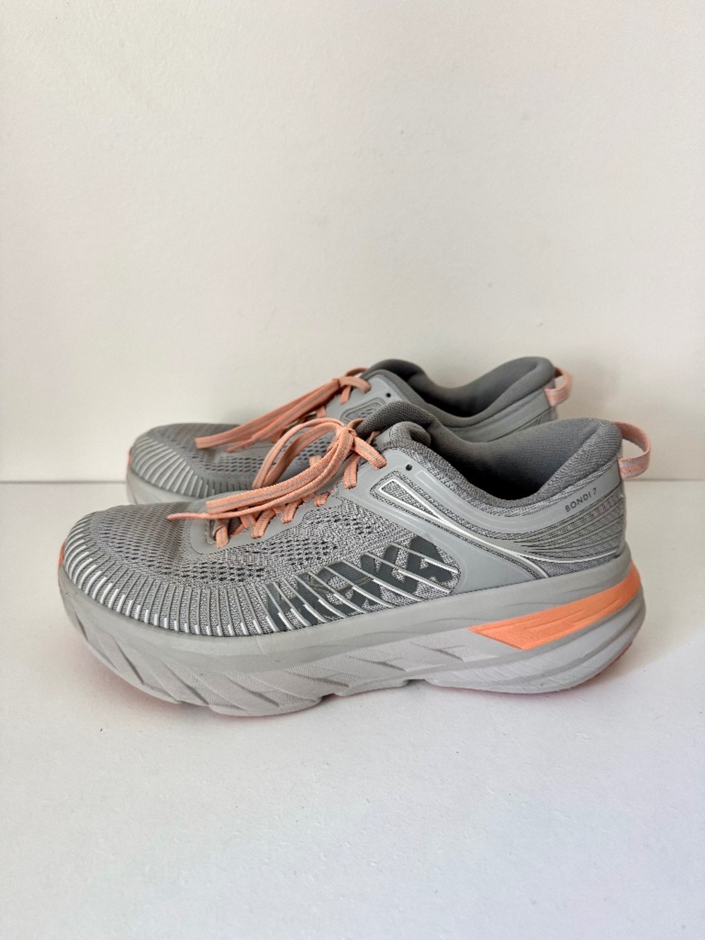 HOKA ONE ONE Bondi 7 Running Shoes Gray Peach Excellent Condition | Size 9